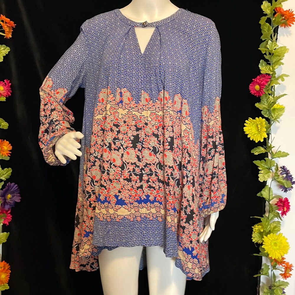 JODIFL BLUE FLORAL LONG SLEEVED TOP/BLOUSE SIZE MEDIUM